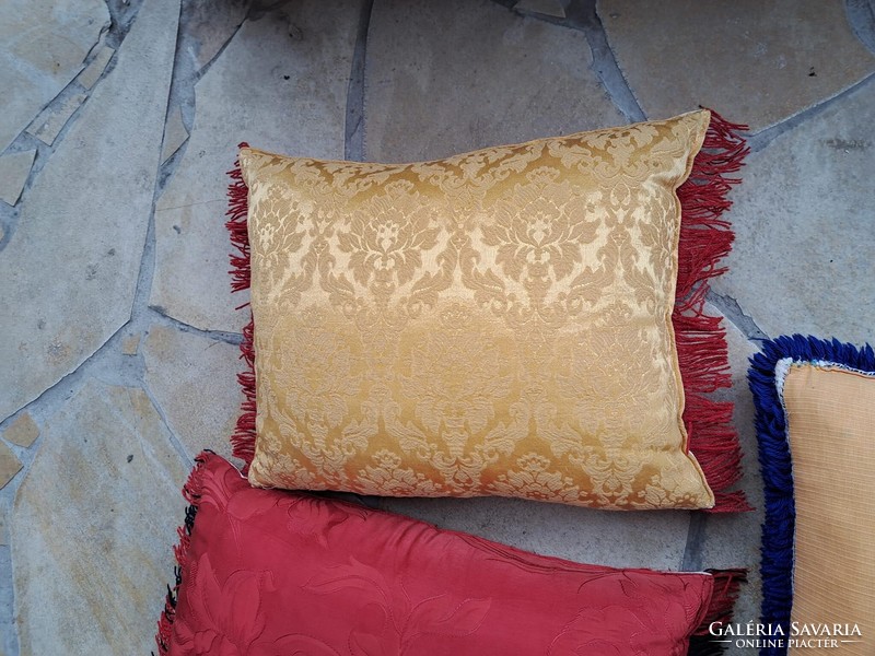 One of the old decorative pillows is pillow suba
