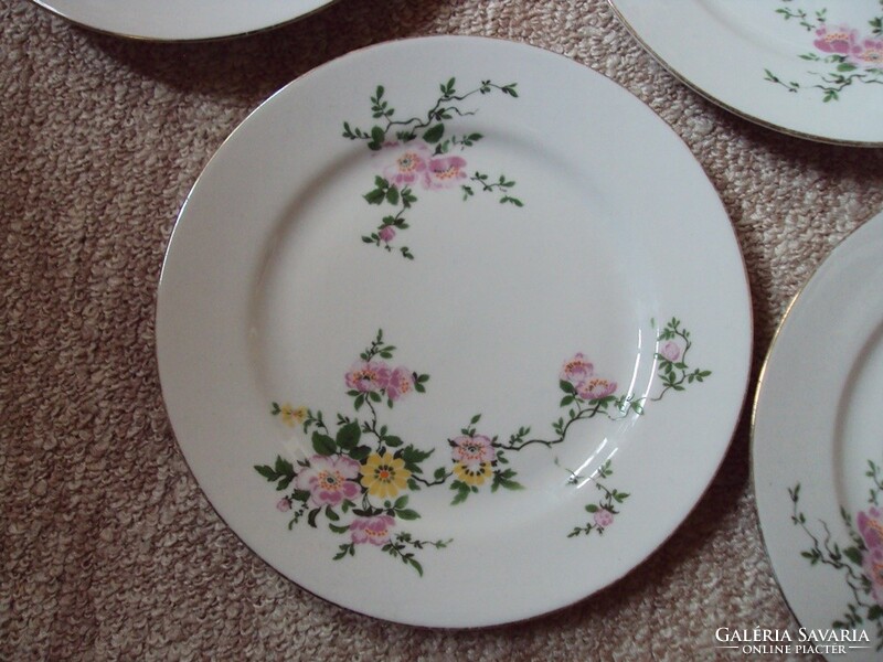 Retro régi porcelán kis tányér, süteményes tányér virág mintás GDR Kelet-német 4 db