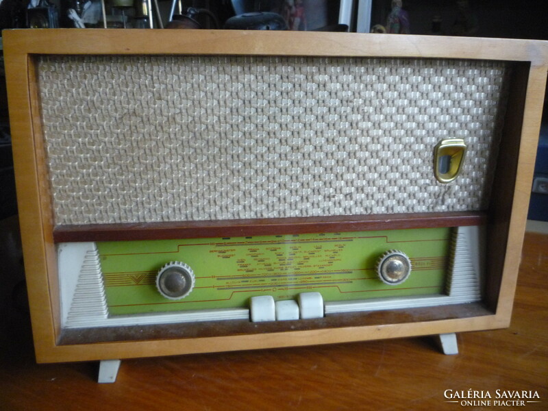 R 035 f radio.