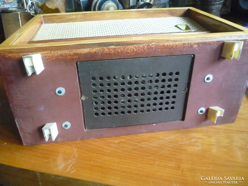 R 035 f radio.