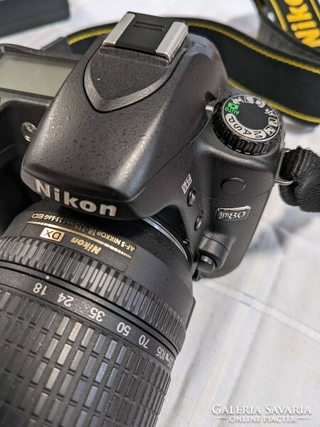 NIKON D80 Tükörreflexes digitális fényképezőgép NIKON DX AF-S NIKKOR 18-135mm 1:3,5-5,6GED objektív