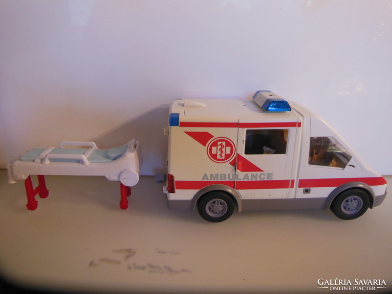Playmobil - ambulance + stretcher - 26 x 14 x 10.5 cm - 14 x 5.5 x 4.5 cm - perfect