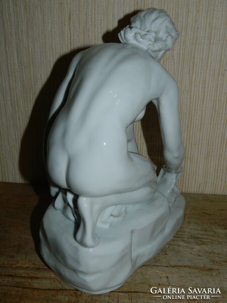 Bathing nude in Herend