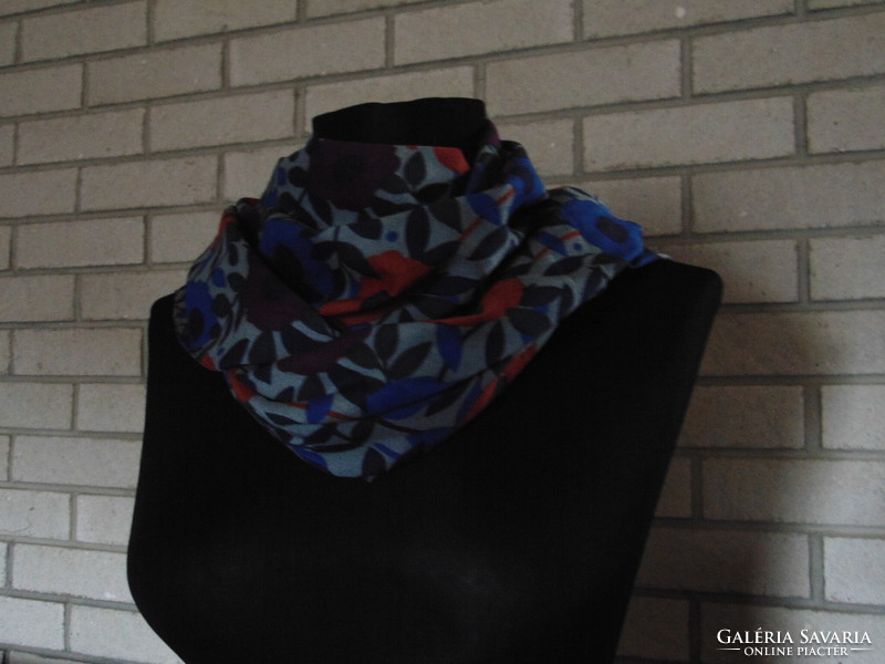Cotton scarf with strong colors