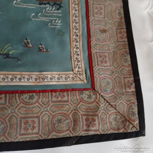 Kínai hímzett selyem kép/terítő, 30 x 24 cm
