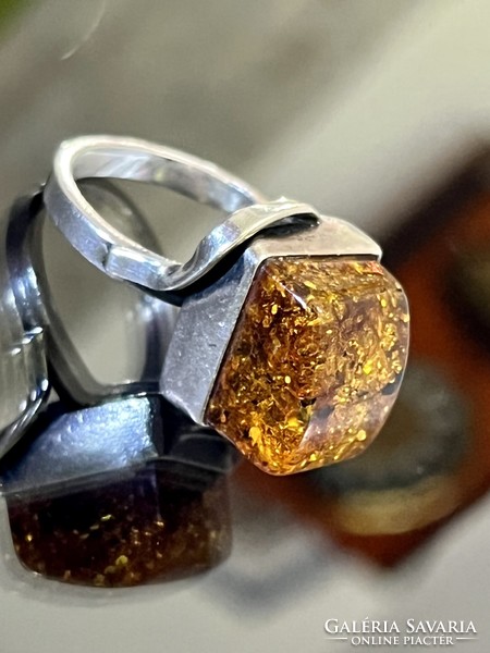 Art-deco Stílusú ezüst gyűrű, borostyán kővel