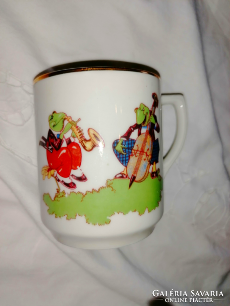 An extremely rare mug with a frog band from Köbány