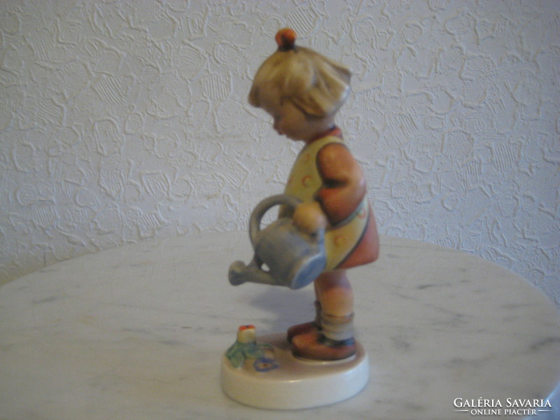 Hummel little girl with watering can 11.5 cm