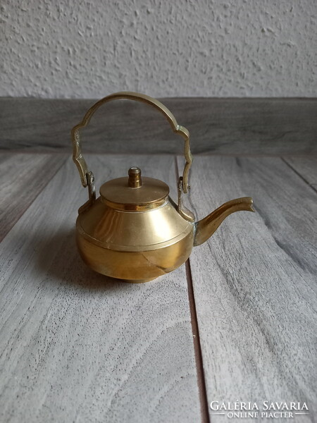 Nice old small copper jug/spout (13x12.5x8 cm)