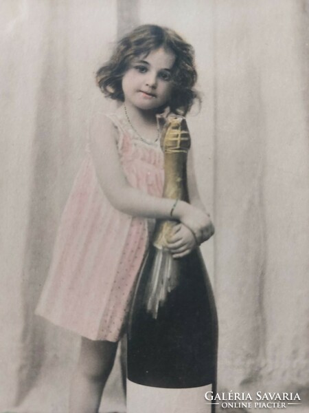 Régi újévi képeslap 1902 fotó levelezőlap kislány pezsgő