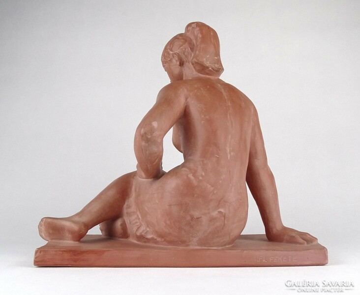 1M832 Ifj. Fekete Géza terrakotta ülő nő szobor 1978