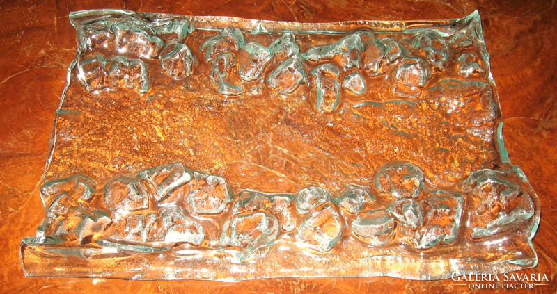 A modern glass tray made by sculptor éva Czibor