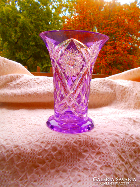 Lila színű  ólomkristály váza-súlyos, masszív darab