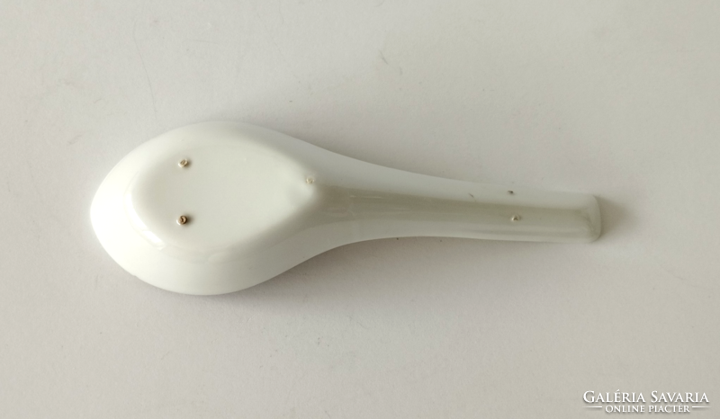 A collection of 4 traditional oriental porcelain spoons