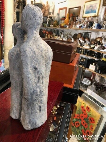 Kézi faragott kő szobor, 22 cm-es magasságú szépség.