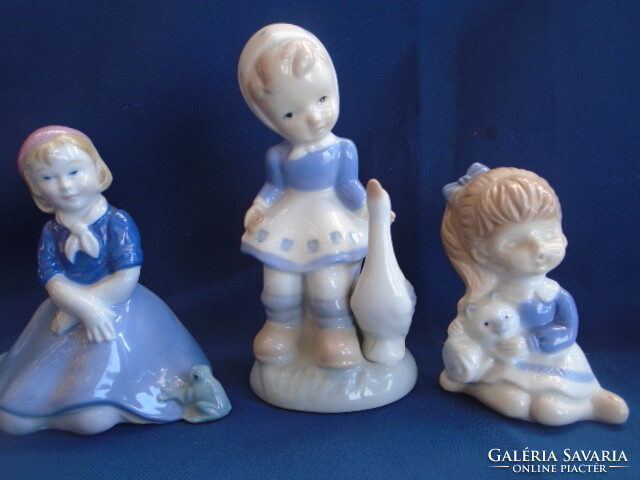 3 animal-loving porcelain figurines - flawless - only sold as one