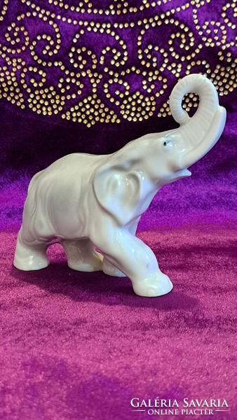 Porcelain elephant (l3673)