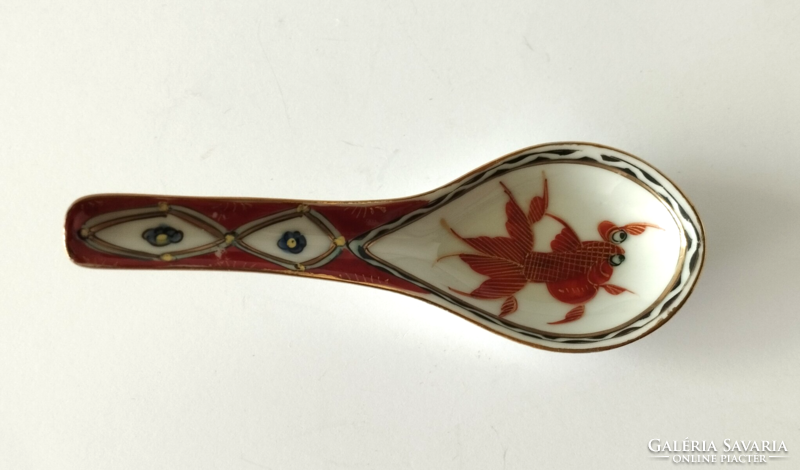 A collection of 4 traditional oriental porcelain spoons