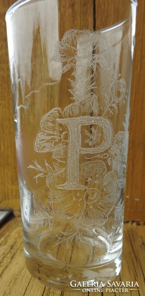 P és virágminta csiszolással üveg boros / vizes pohár