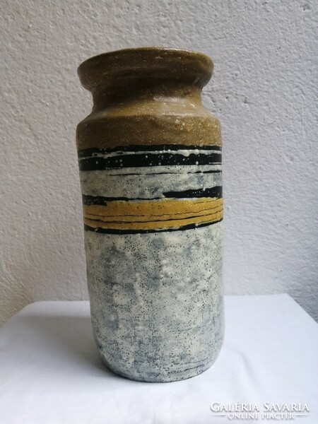 Gorka Lívia kerámia váza (Ma: 25,5 cm, d: 10 cm)