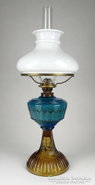 1L916 Antik kék és borostyánsárga üveg petróleumlámpa burával és cilinderrel 46.5 cm