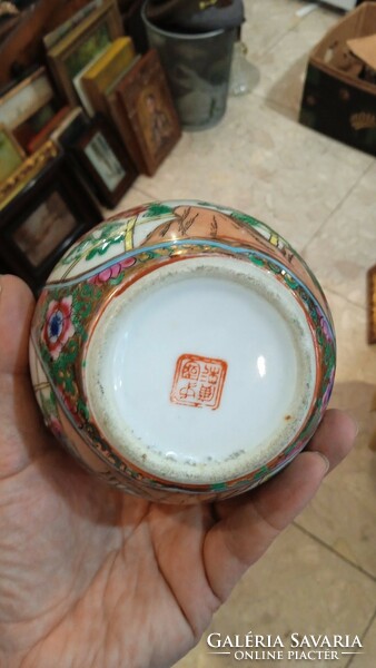 Chinese ceramic vase, marked, height 10 cm.