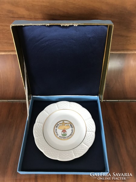 Herendi tányérka a Pápai Húskombinát 75 évfordulójára díszdobozban