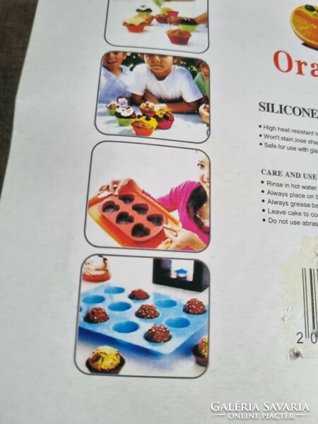 Silicone 4-piece baking mold package new! Letter