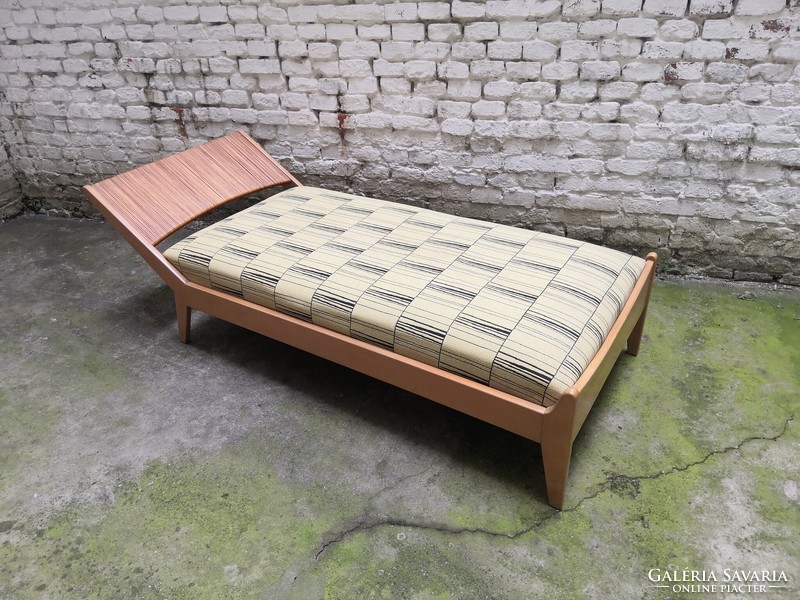 60'-AS ÉVEK SKANDINÁV "DAYBED" PIHENŐ ÁGY #070