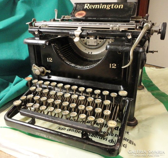 Free shipping, usa original remington typewriter.