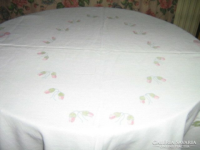 Vintage style simple white floral woven tablecloth