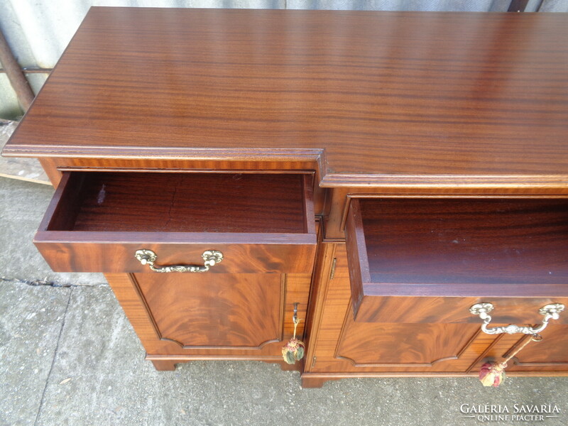 Heldense chest of drawers