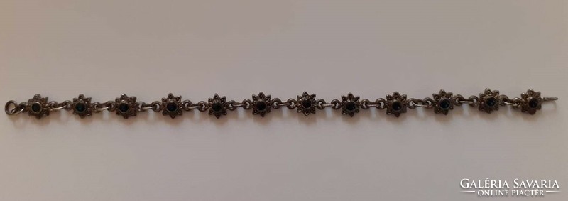 Showy bracelet with flower motif