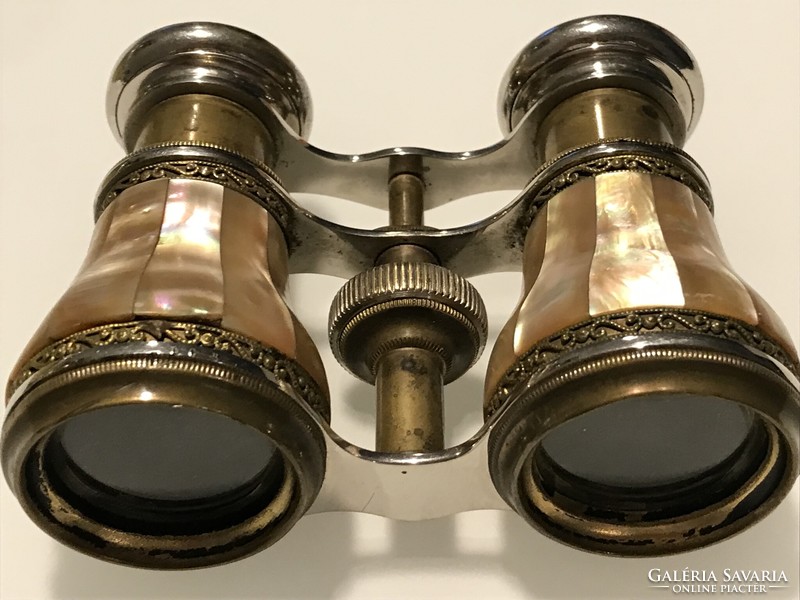 Antique theater telescope with mother-of-pearl cover, 10.5 cm wide