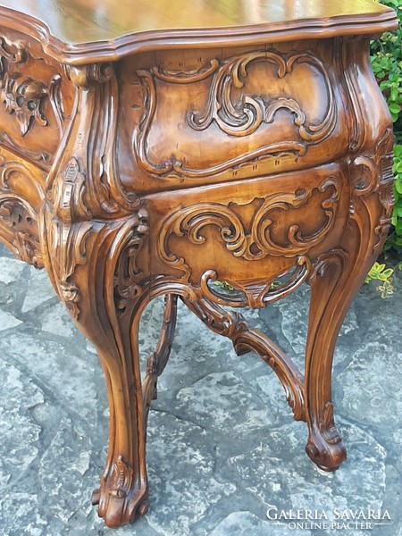 Beautiful, fully hand-carved solid wood, baroque chest of drawers in perfect condition