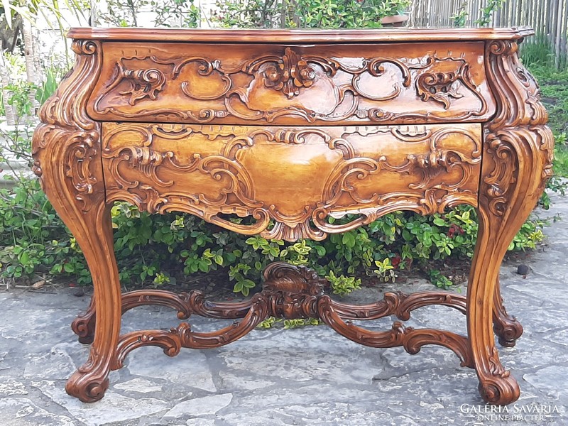 Beautiful, fully hand-carved solid wood, baroque chest of drawers in perfect condition