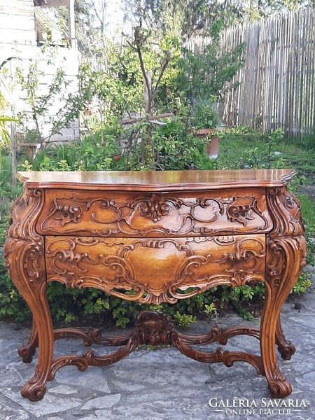 Beautiful, fully hand-carved solid wood, baroque chest of drawers in perfect condition