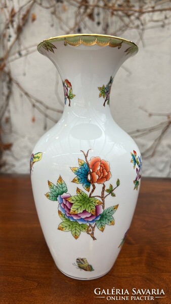 Victoria patterned Herend vase