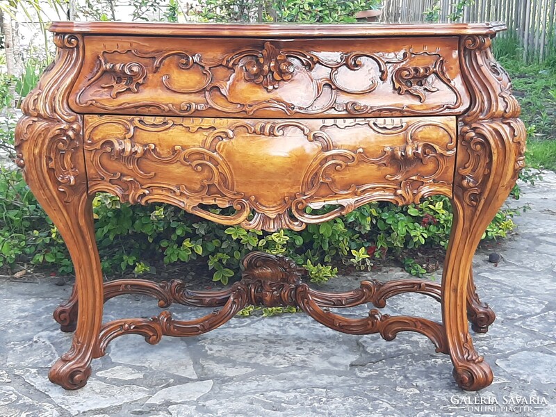 Beautiful, fully hand-carved solid wood, baroque chest of drawers in perfect condition