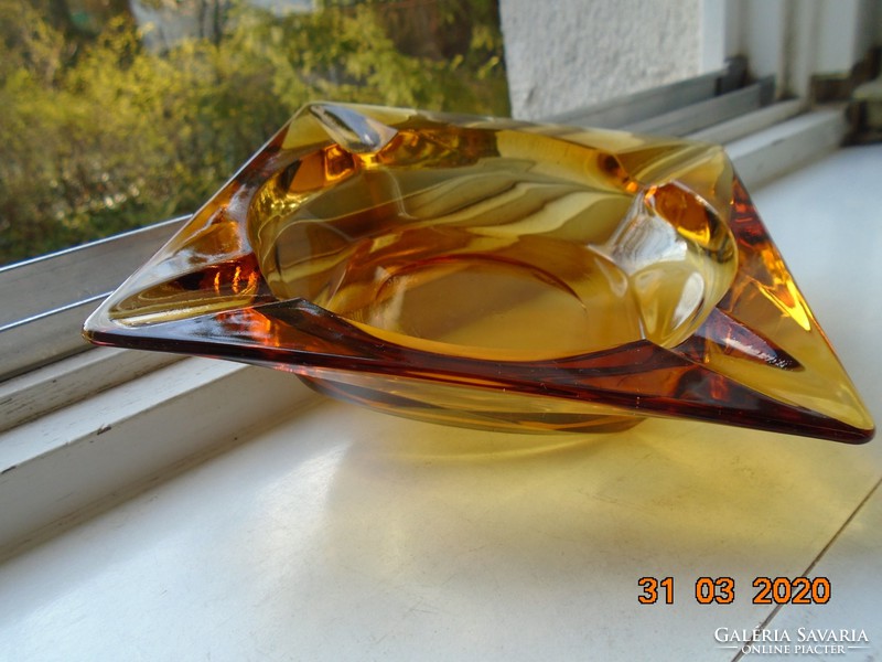 Borostyán díszüveg 14x14 cm