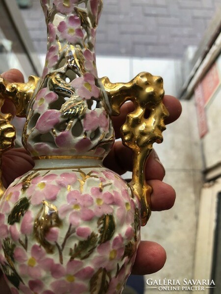 Zsolnay porcelán áttört váza, 16 cm-es magasságú min. 100 éves alkotás