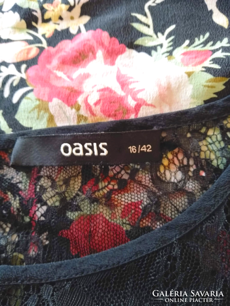 Oasis fekete, piros rózsás koktél ruha