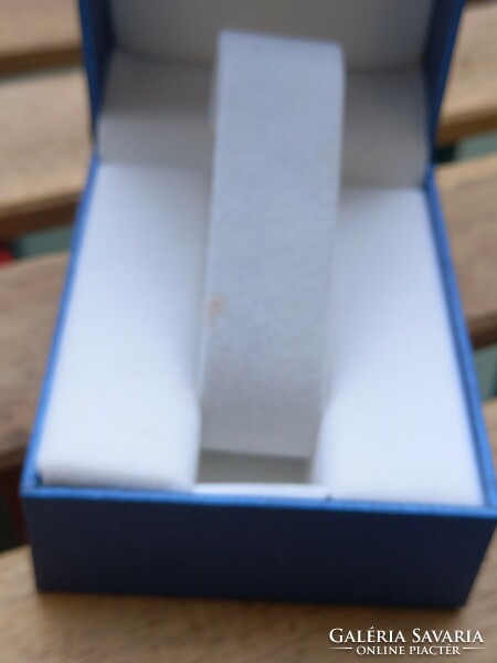 Óratartó doboz/Karóra ajándék doboz