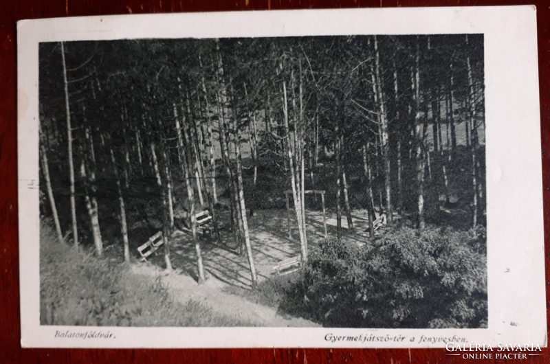 Balatonföldvár, gyermekjátszótér a fenyvesben -  futott képeslap 1939