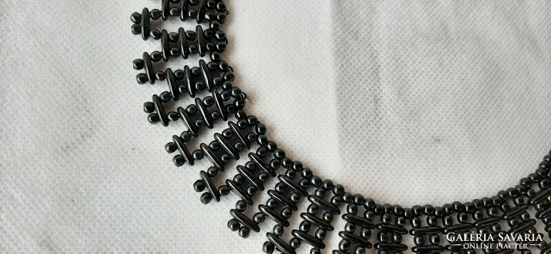 Vintage több soros fekete üveggyöngyös nyakék