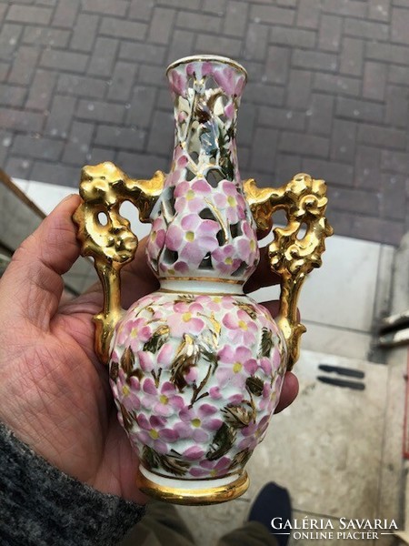 Zsolnay porcelán áttört váza, 16 cm-es magasságú min. 100 éves alkotás