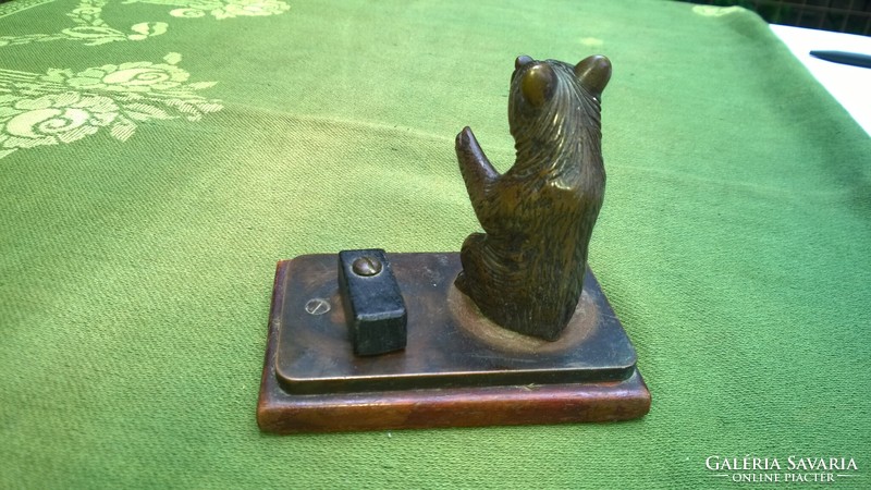Bronz medve-maci-bronz talpon -szobor, íróasztaldísz