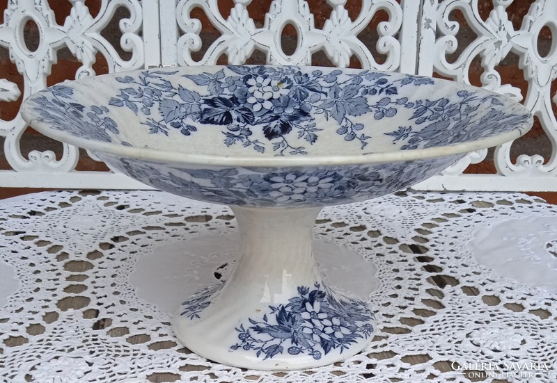 Sarreguemines rubia, pedestal serving bowl for collectors