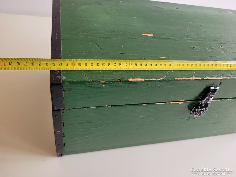 Régi vasalatos fa katonai láda 63,5 cm faláda