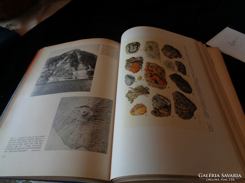 Geologie für jedermann (geology for everyone) was written by Dr Bülov in 1942. Stuttgart